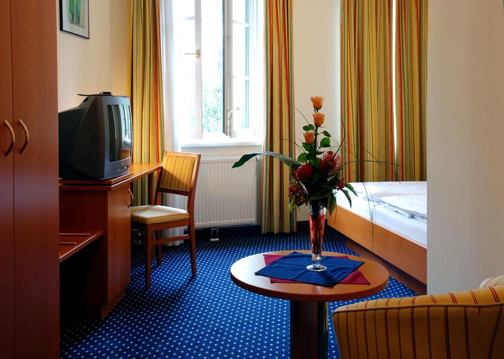 900 M Zur Oper 4* Wien
